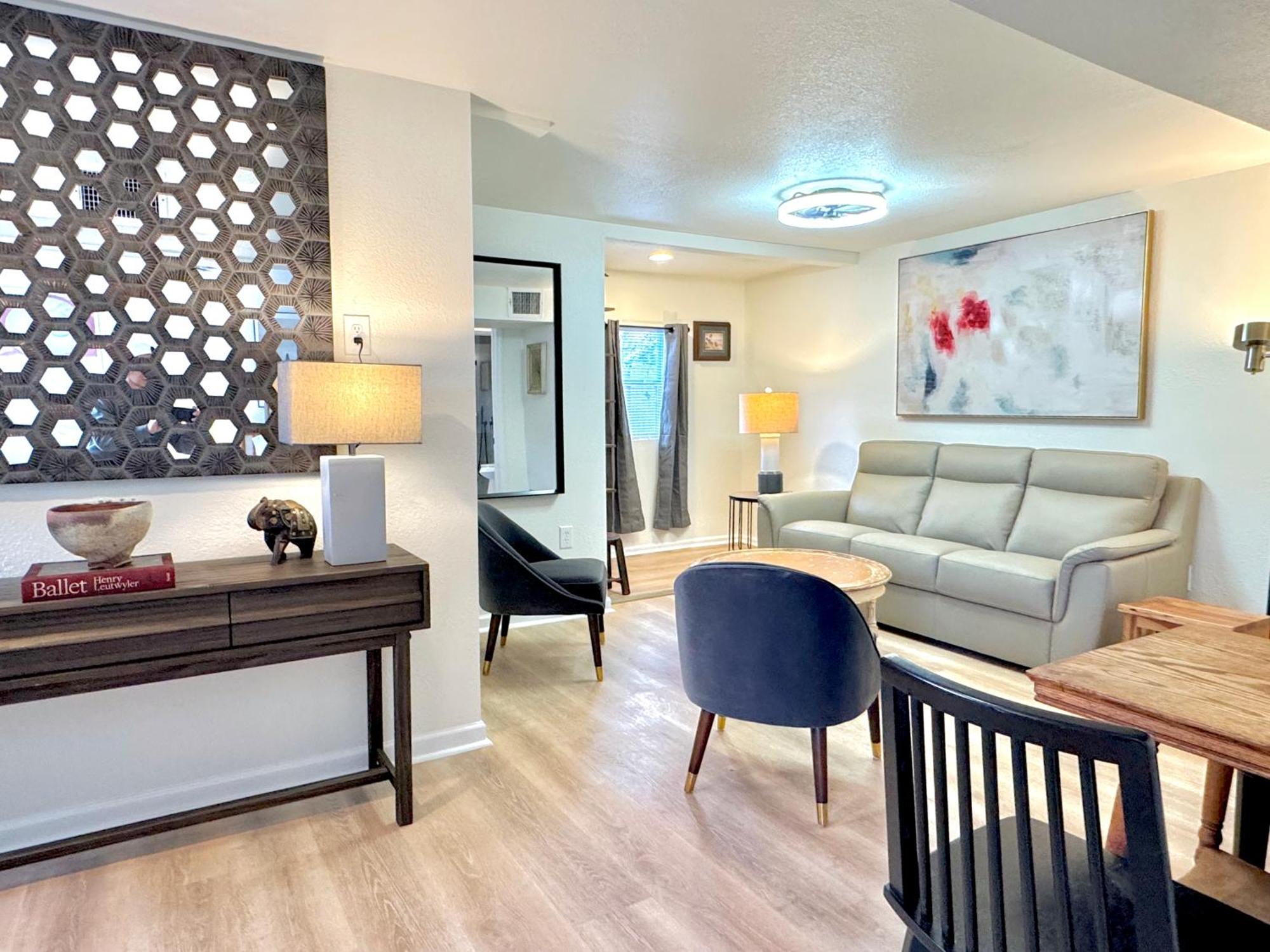 Upgraded Suite - Easy Access To Uptown #N29 Оклахома-Сити Экстерьер фото